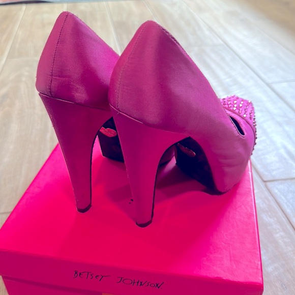 Betsey Johnson "Majestee" Fuchsia 1.5" Platform Square Toe 5" Heel Pumps Sz 9 - Picture 4 of 10